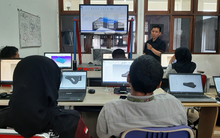 Training Software Mastercam di Politeknik Teknologi Nuklir Indonesia - Yogyakarta Dok. Poltek Nuklir Indonesia